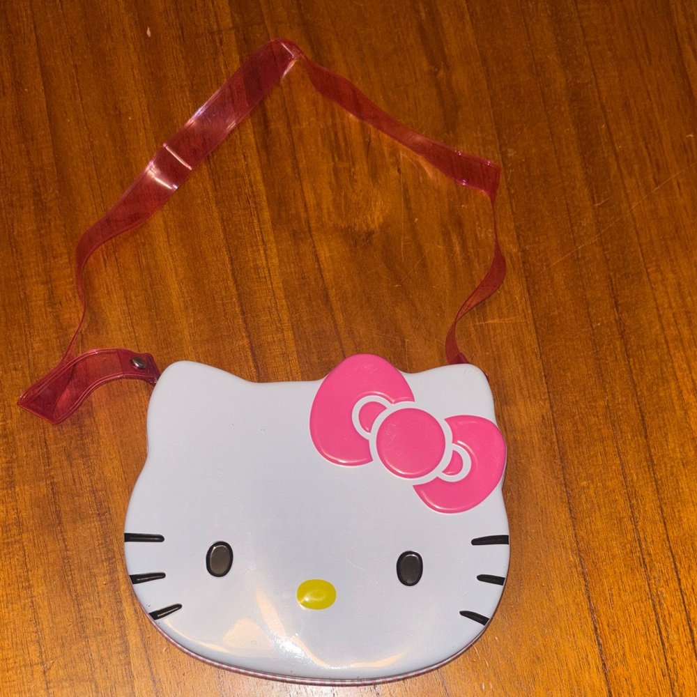 Hello Kitty tin